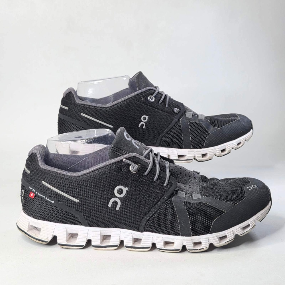 On Running Cloud Sneakers Men's 9 Black White Low Top Running Athletic Shoes